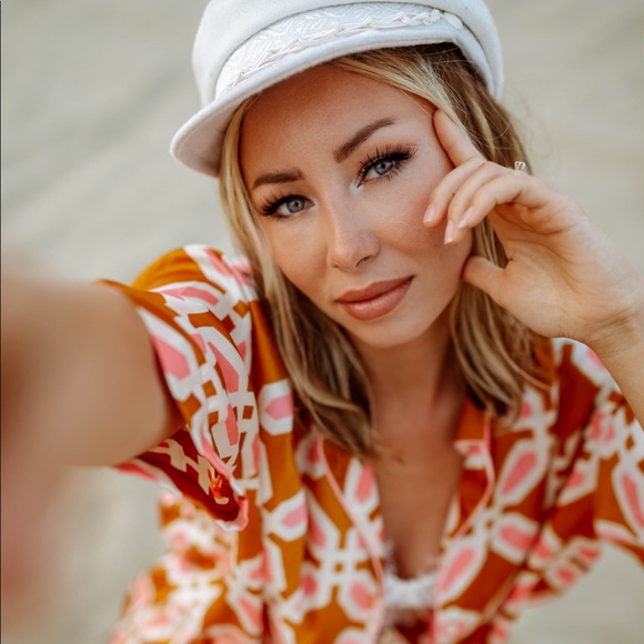 About me! ✨ Poshmark Ambassador✨ - Picture 7 of 12